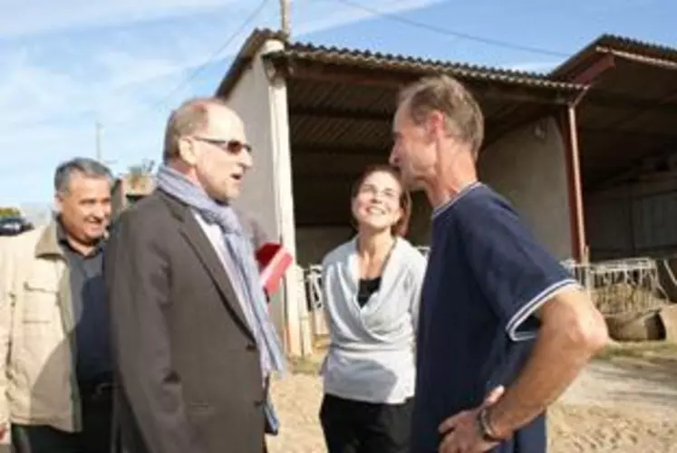 Le Préfet du Puy-de-Dôme s’est rendu sur l’exploitation du Gaec du Fromental, à l’invitation de Gérard Renard, président de la Chambre d'agriculture du Puy-de-Dôme.