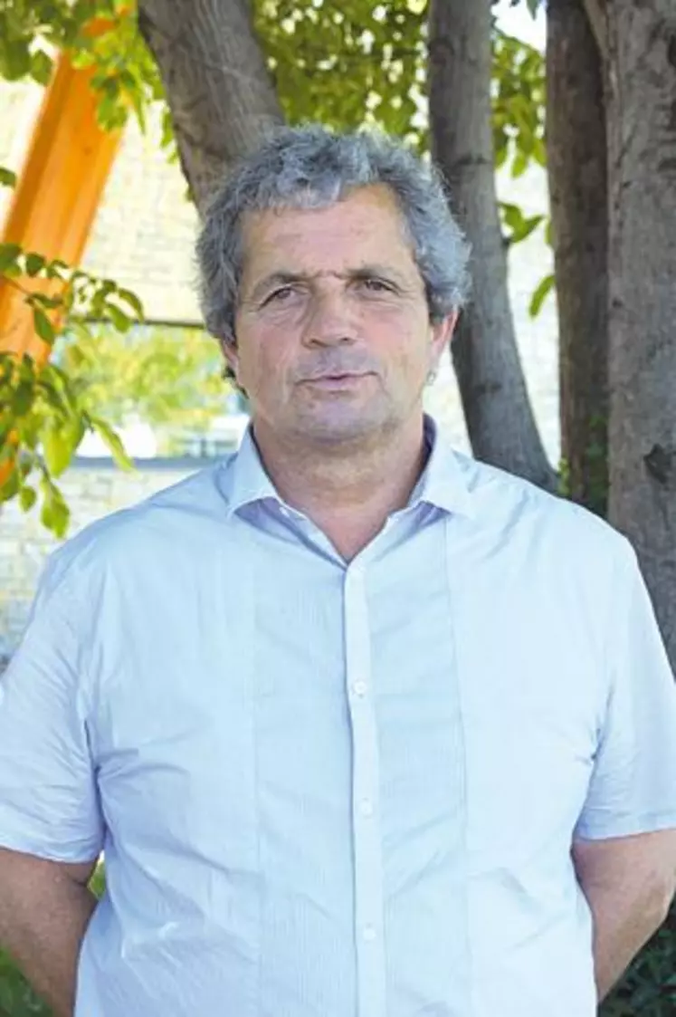 Michel Delsuc, président de la section Auvergne et vice-président de Coop de France Rhône-Alpes Auvergne : «Grâce à la communication, osons poursuivre l’aventure
collective de nos coopératives».