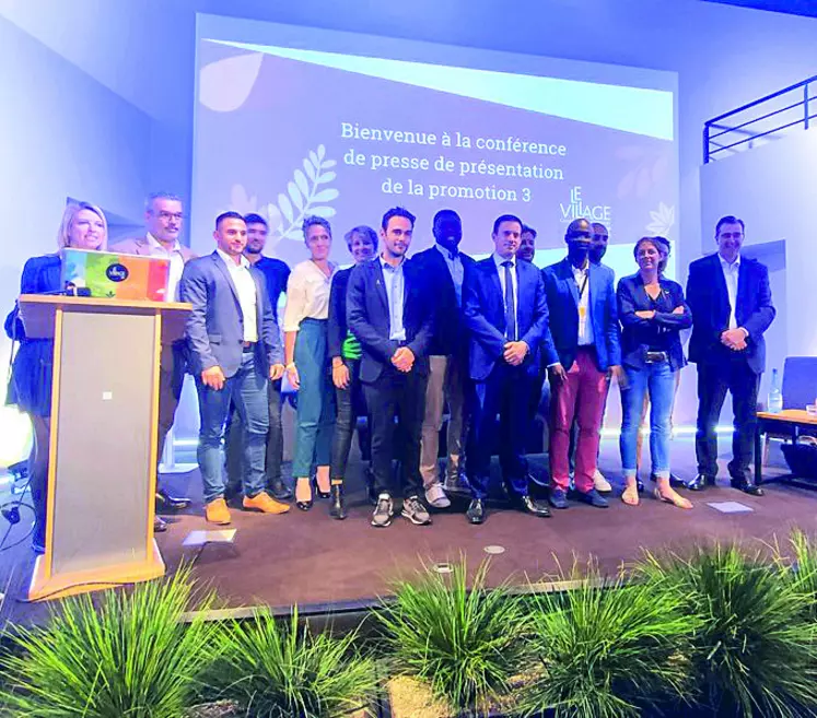 Les 10 nouvelles start-ups ont pris possession des lieux en présence des dirigeants du Crédit agricole Centre France.