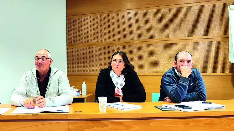 Christophe Ferret, président de Terre d'emplois 63 aux côtés d'Amandine Gueguen et Jérôme Arnaud, respectivement administratrice et trésorier de l'association.