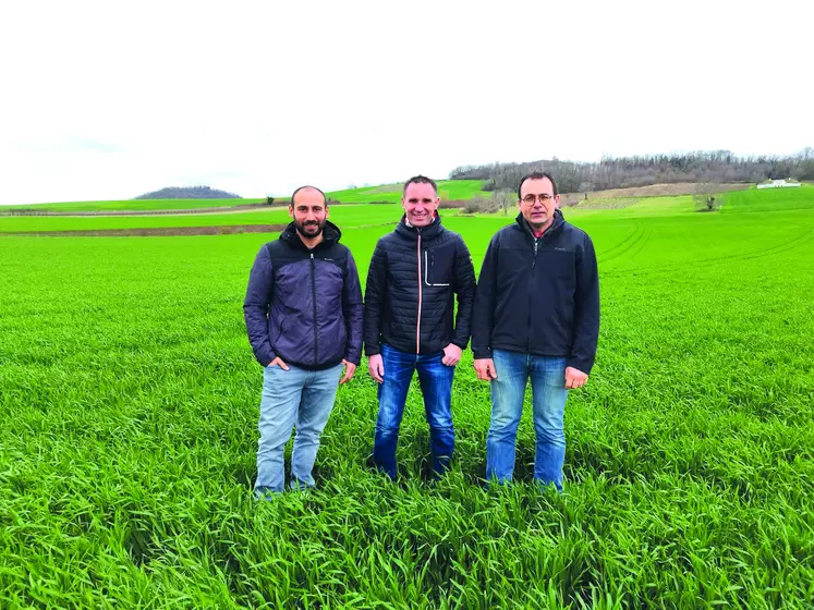 Florian Loire, Vincent Delarbre et Philippe Planche se sont engagés dans le projet des réserves de substitution dans le but de pérenniser leurs exploitations et la production agricole de leur territoire. 