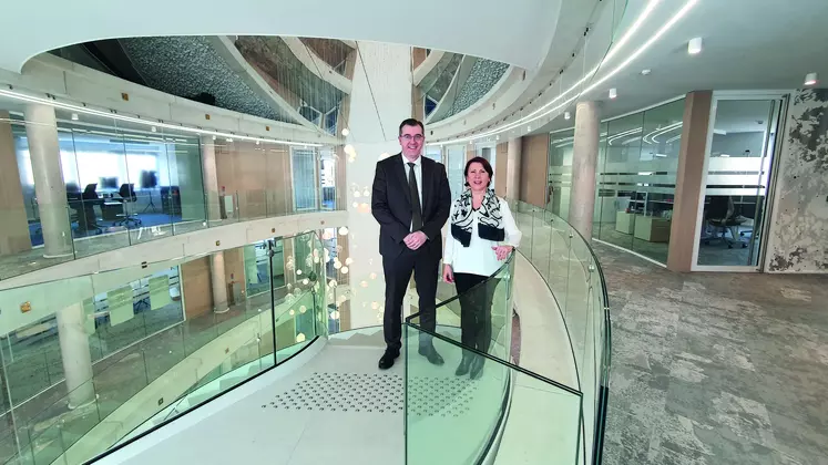 Frédéric Baraut et Chantal Debost, respectivement directeur général et présidente du Crédit Agricole Centre France, dans les locaux du siège.