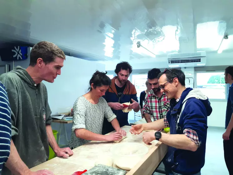 Journée "Boulange Collective" autour de la panification de farines de blé en pur et en mélange en mars dernier.