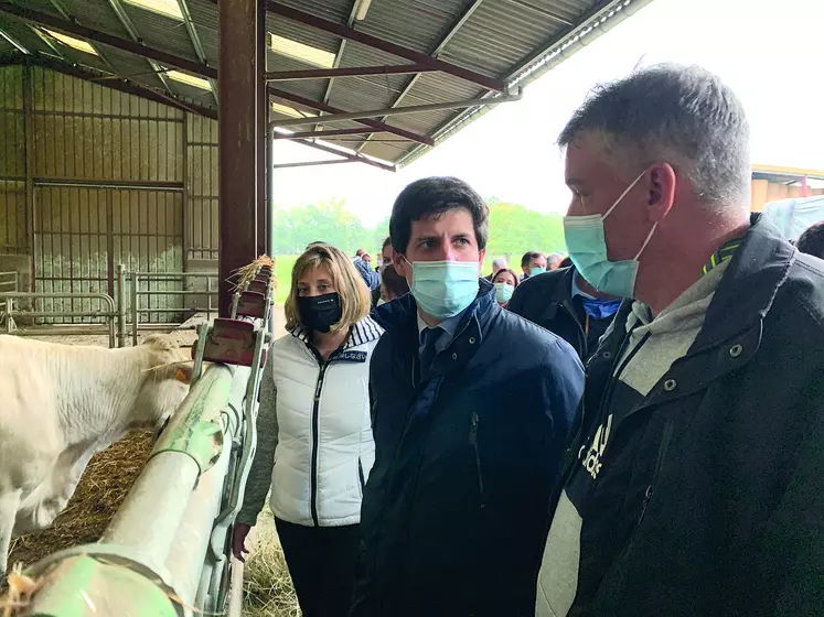 Julien Denormandie à l’occasion d’une visite de terrain en Auvergne