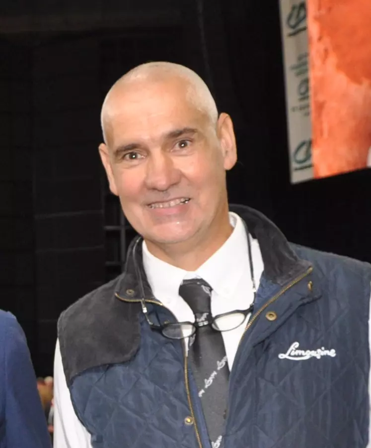 Olivier Lasternas au Sommet de l'Elevage sur le ring du zénith d'Auvergne où se déroulait le concours national de la race bovine limousine. 