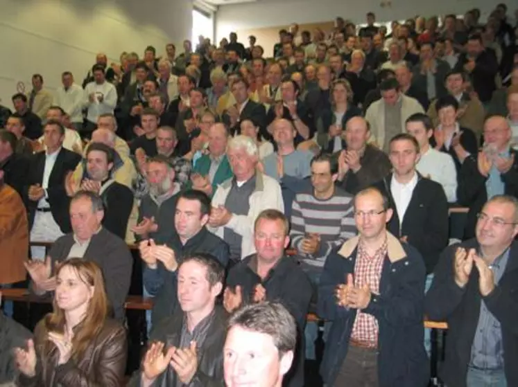 Double ovation pour le ministre de l’Agriculture venu rendre des comptes sur son travail dans le cadre du bilan de santé de la Pac, et pour Jacques Chazalet initiateur et défenseur du livre blanc du Massif central.