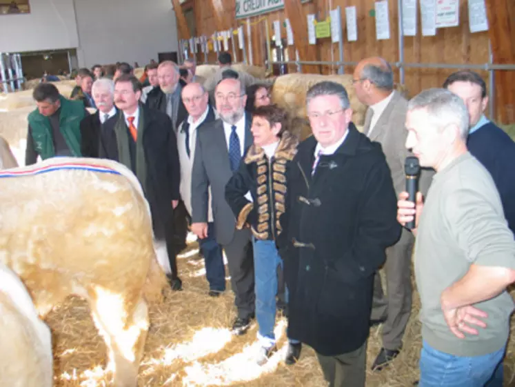 L’ensemble des élus a salué cette manifestation qui fait de St Gervais « un haut lieu de l’agriculture et de l’élevage charolais »