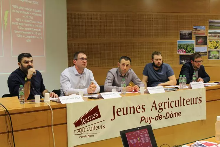 Jérémy Decerle l'avait promis, il était présent à l'Assemblée générale de JA 63.