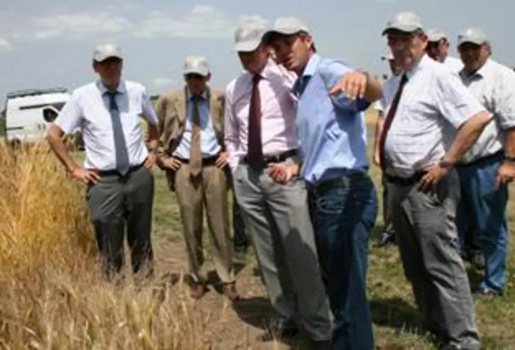 Le préfet de région en visite à Aubiat, au siège du groupe Limagrain, la semaine dernière.