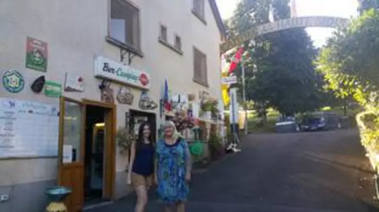Tatiana en stage chez Agnès Valleix, au camping de la Haute-Sioule,
a progressé dans l'apprentissage du français durant son séjour.