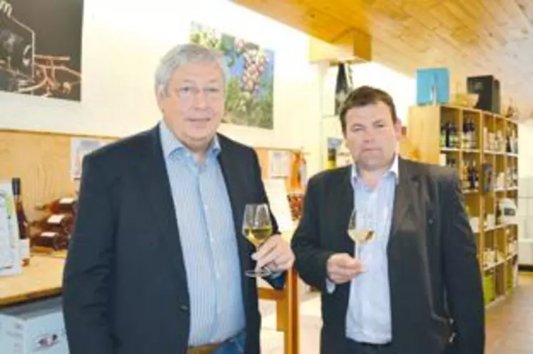 Jean-Paul Berthoumieu, directeur de la cave Saint-Verny et Sébastien Vidal, président ont ouvert les dégustations du millésime 2014.