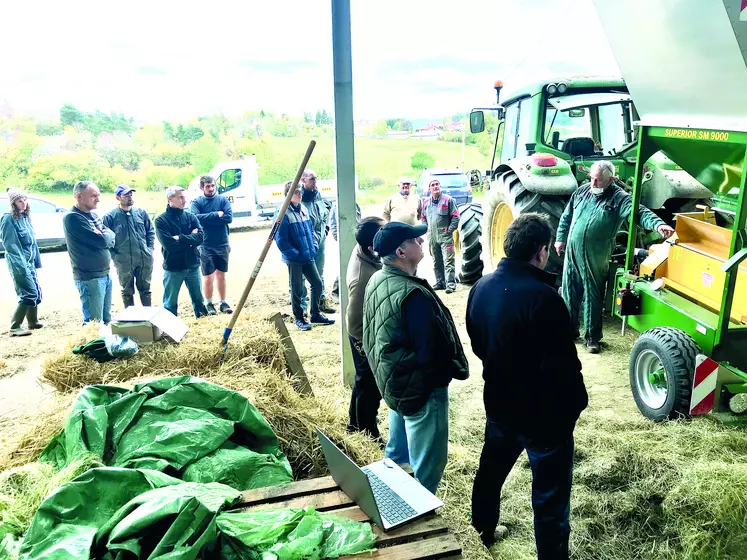 Démonstration d'un aplatisseur SUPERIOR pour la fabrication d'aliment, dans le Puy-de-Dôme.