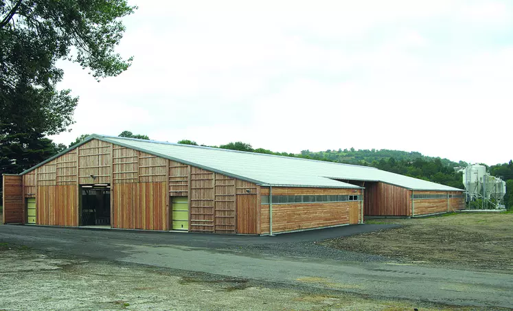 Construction en bois dans un bâtiment d'élevage