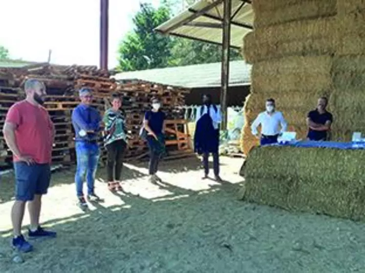 De droite à gauche : Denis Guérin, Tony Bernard, Etienne Kalalo, Manuelle Dupuy (DDT 63), Sabine Tholoniat,
Stéphane Roddier et Quentin Baumont.