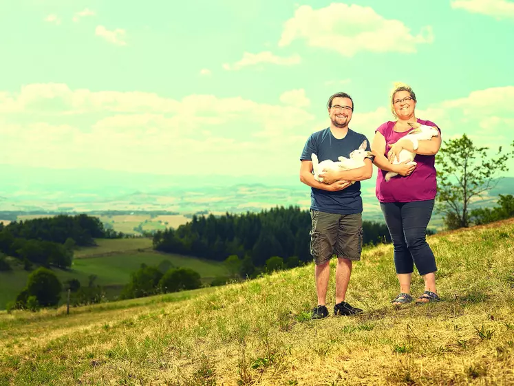 Romain et Sonia Priolet élèvent à Saint-Quentin-sur-Sioule des lapins de chair pour la marque "Lapins Gourmands d'Auvergne", une production attachée à son territoire.