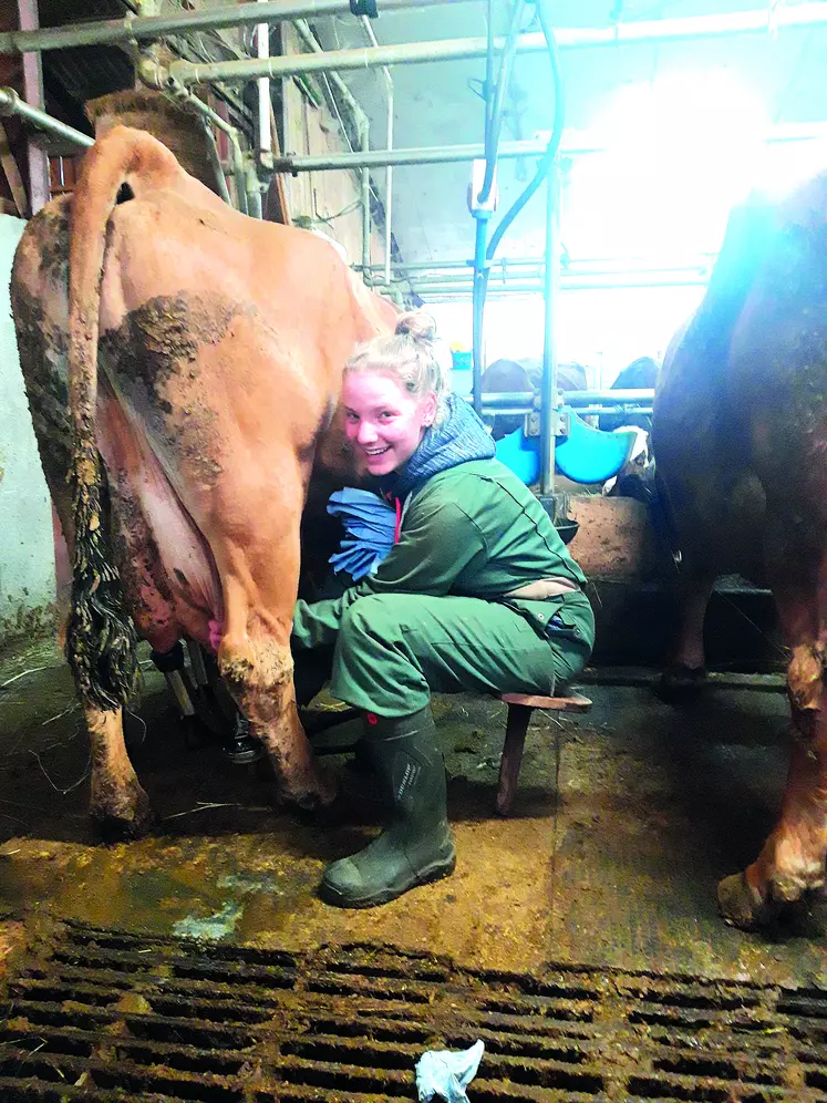 L'apprentie découvre toutes les facettes du métier d'agriculteur.