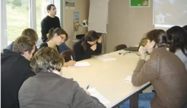 Olivier Melloux, technicien à Sicaba, a présenté aux élèves la société et son fonctionnement actuel.