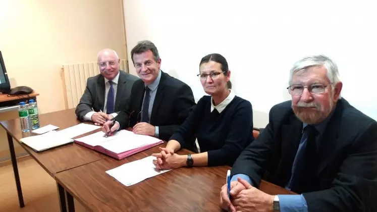 Jean-Marc Boyer entouré de Philippe Jusserand, Nathalie
Huck-Frolier et Roger Garde, vice-président du Parc.