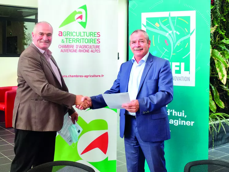 De g à d : Gilbert Guignand, président de la chambre régionale d’agriculture, et Jacques Rouchaussé, président du Centre technique interprofessionnel des fruits et légumes (CTIFL).