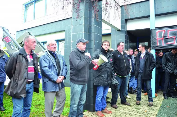 Les agriculteurs du Puy-de-Dôme, comme ceux de Haute-Loire, du Cantal ou de l'Allier réclament, sans délai, le solde des aides PAC, en souffrance depuis près de deux ans.