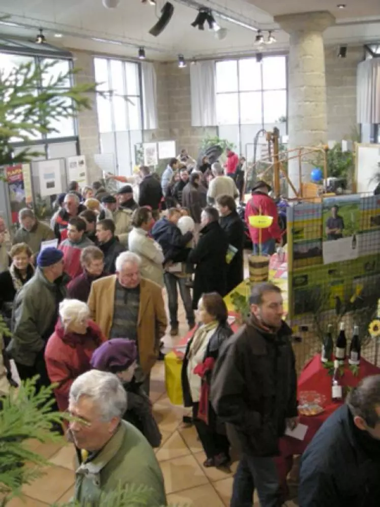 Environ 8000 visiteurs, dont beaucoup sont surpris par l’évolution des techniques agricoles, ont pu questionner l’équipe des agriculteurs et des techniciens de Terroir 2008