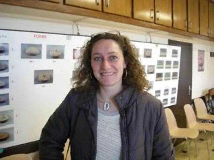 Delphine Roux, une des associés du Gaec des Marmottes au Chambon-sur-Lac, qui produit et transforme du St-Nectaire à la ferme, nouvelle Présidente de l'AVD.