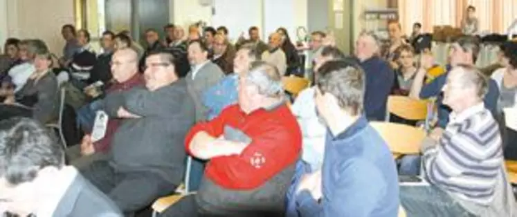 Les éleveurs au lycée Louis Mallet, un établissement qui possède son troupeau ovin et organise régulièrement les Ovinpiades, concours destiné à promouvoir les vocations pour la production ovine.