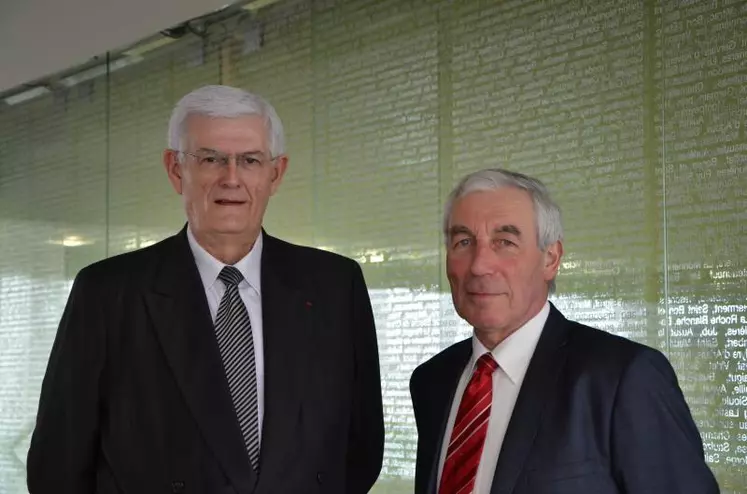 Marc Deschamps, directeur général du Crédit Agricole Centre-France et André Janot, président.