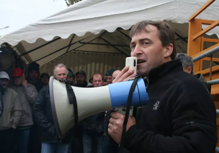 Patrick Bénézit a fait part à ses troupes de l’accident qui s’est produit la nuit de samedi à dimanche à Egletons. « Un camion espagnol a renversé le président de la FDSEA de la Corrèze (ndlr :