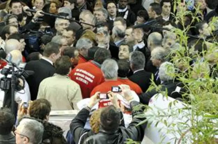 Le Chef de l’Etat a discuté une quinzaine de minutes avec les éleveurs dans le Hall 1.