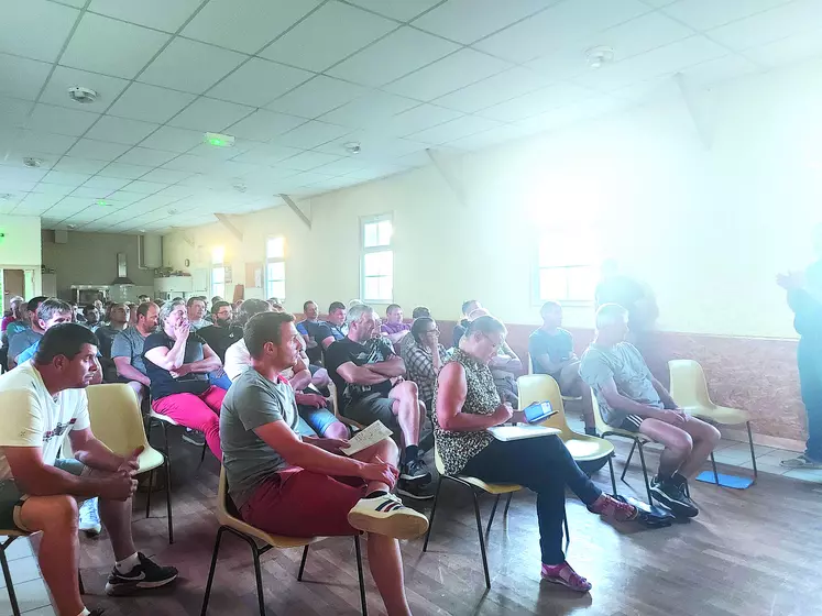 FNSEA, Jeunes Agriculteurs et Chambre d’Agriculture ont organisé mardi 14 juin à Biollet, une réunion à destination des agriculteurs qui ont subi la grêle sur le secteur des Combrailles