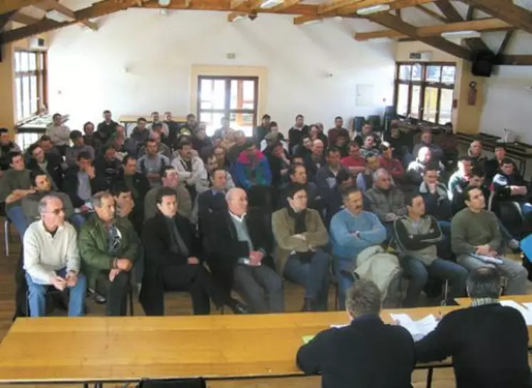 Plus de 100 agriculteurs se sont mobilisés à St-Julien-Puy-Lavèze