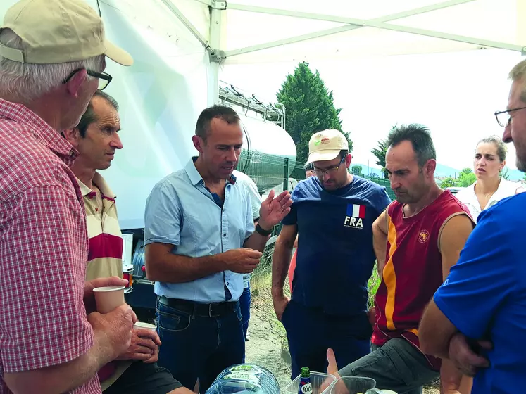 Jérôme Aubert, président de Sodiaal Massif central est venu à la rencontre des producteurs de lait.