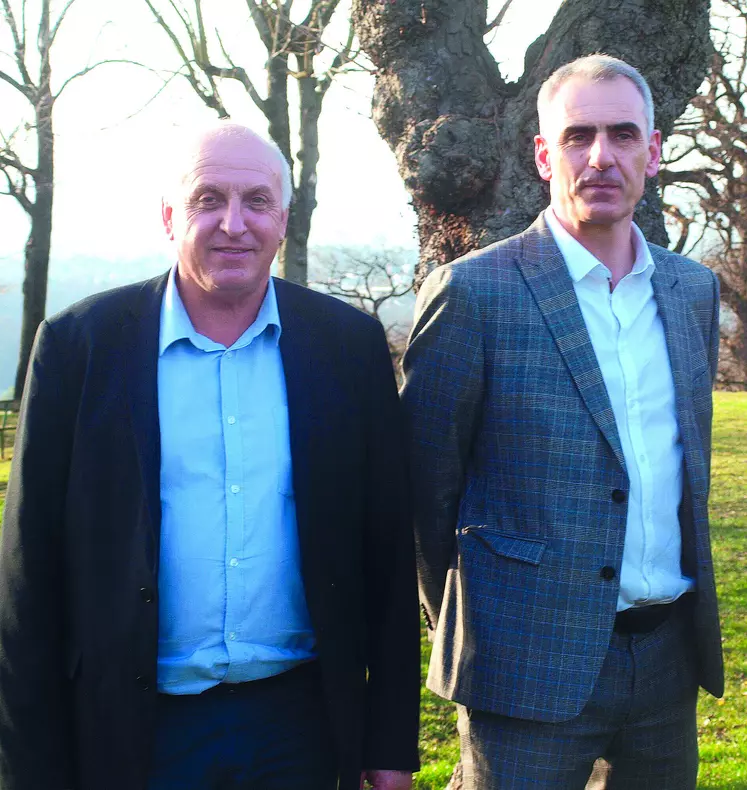 De gauche à droite : Gilles Flandin et Damien Bonaimé, respectivement président et directeur de la Safer Auvergne-Rhône-Alpes. 