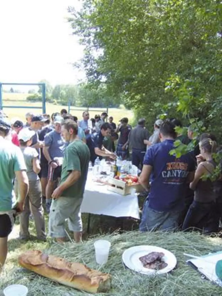 Des échanges conviviaux se sont tenus pendant le déjeuner.