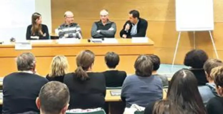 Jean-Luc Tourreix (au centre), président du Service de Remplacement du Puy-de-Dôme depuis six ans, a annoncé lors de l’assemblée générale ne pas se représenter à la tête de l’association
