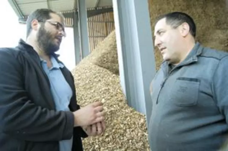 Paul Clément, animateur à la SCIC Berry Energie Bocage a expliqué aux visiteurs le principe de fonctionnement de la société.