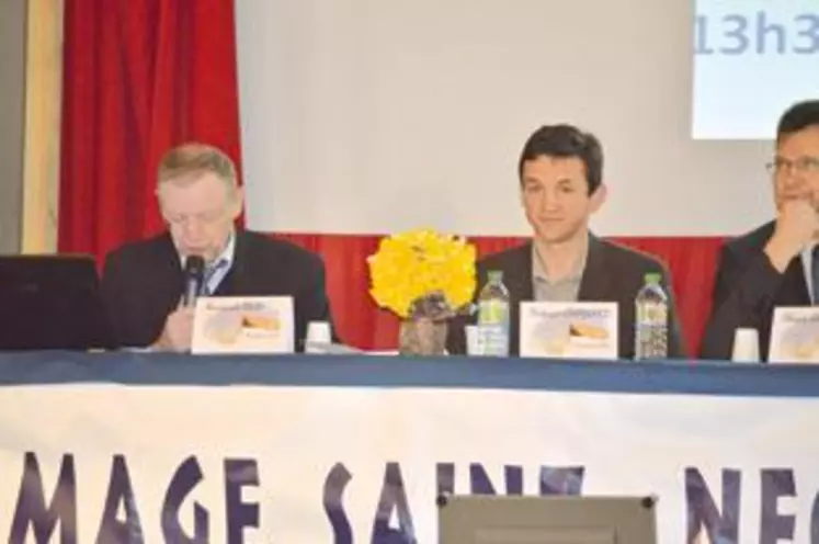 Bernard Blay, directeur de l’ISN et Patrice Chassard, président ont, encore une fois, émis la volonté de renforcer la promotion du Saint-nectaire.