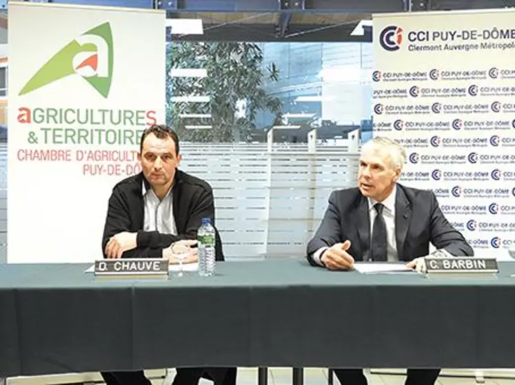 David Chauve, président de la Chambre d’agriculture du Puy-de-Dôme et Claude Barbin, président de la CCI ont présenté conjointement les 28 propositions à destination des candidats aux municipales.
