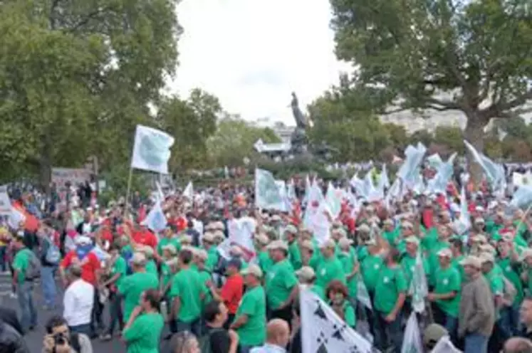 La mobilisation du 3 septembre à Paris est un réel succès renforcé par les réactions des Parisiens qui ont manifesté leur sympathie auprès des agriculteurs, tout au long du cortège.