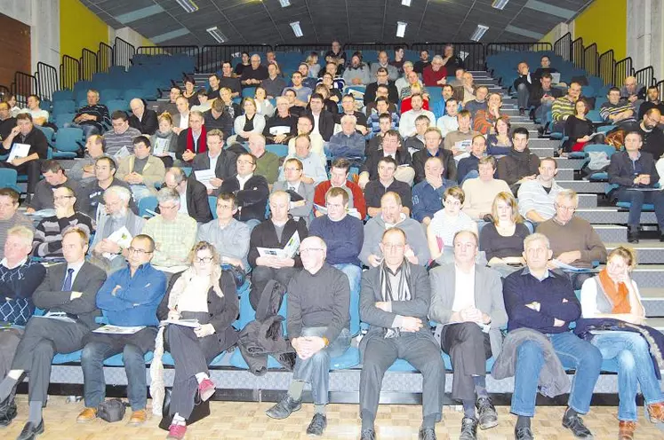 « Elvanovia gueugnon ag ». Plus que d’IA, la coopérative tient à s’afficher comme une coop de reproduction au sens large.
