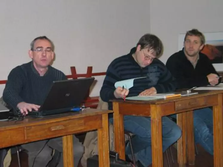 Le président René Marc Mercier et le vice président, Mathieu Pelissier ont conduit l’assemblée générale du syndicat Prim’Holstein aux côtés de Daniel Montagnon