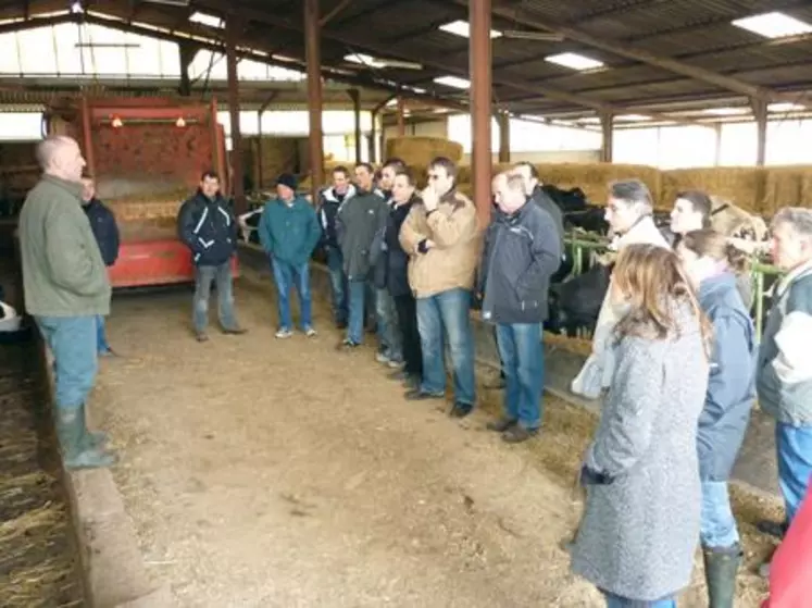 Mathieu Pelissier, associé du Gaec familial des Moulins et vice-président du syndicat Prim’ Holstein, accueillait les adhérents sur son exploitation.