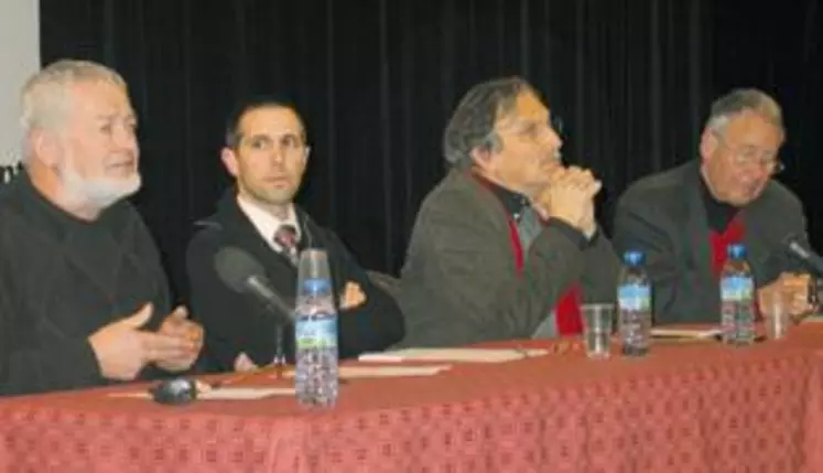 Michel Thouly, représentant l’Udsea, Fabien Conord, Bernard Favodon et Pierre Juquin.