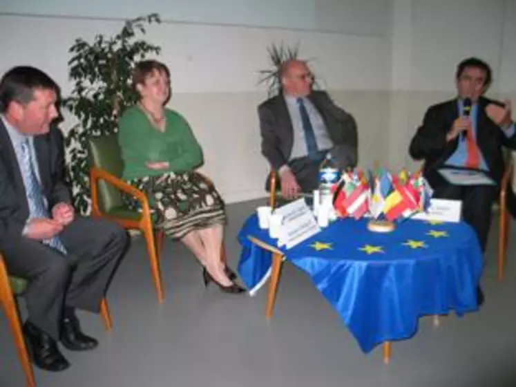 De gauche à droite : Jacques Chazalet, Catherine Guy Quint, Jean-Claude Thomas et Jean-Pierre Audy.