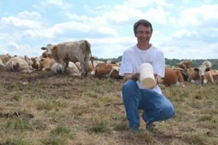 Pascal Geneste fabrique la Fourme d’Ambert depuis 2007 avec un brin de folie derrière lequel se cache une grande technicité.