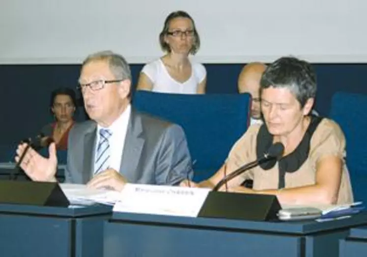 René Souchon et Marie-Josée Chassin ont dévoilé expliquer leur démarche pour répondre aux besoins des éleveurs.