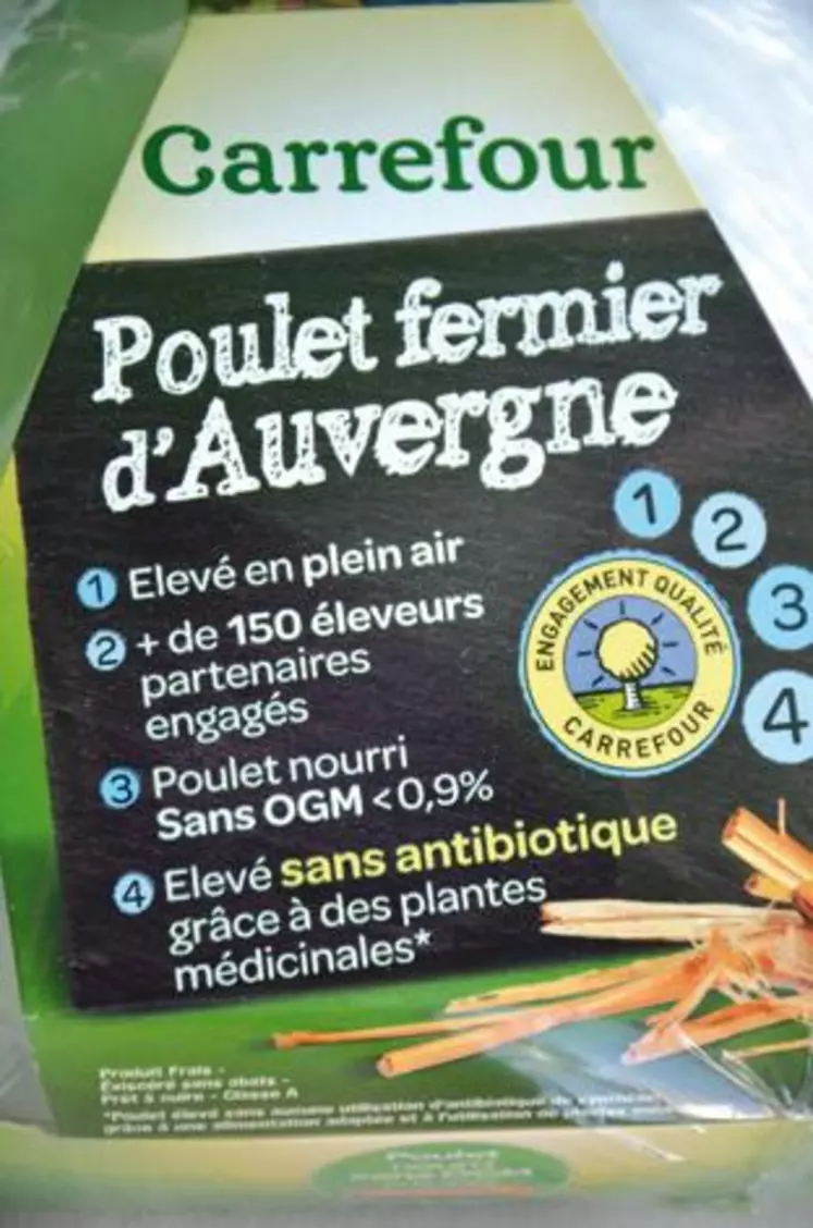 Conformément à l’engagement de Carrefour, les poulets sont nourris sans OGM.