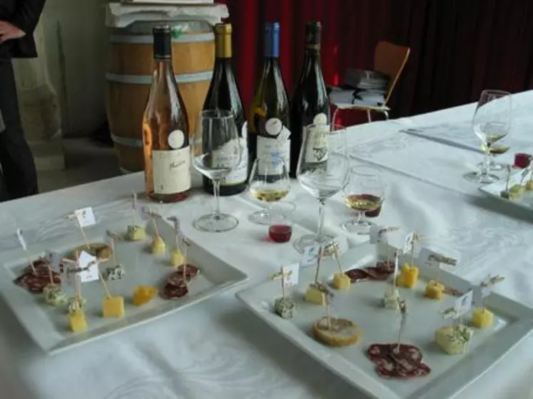 Pendant la remise des prix, les invités ont dégusté un échantillon de toutes les médailles auvergnates d’or et d’argent. Les assiettes étaient préparées par les Toques d’Auvergne.