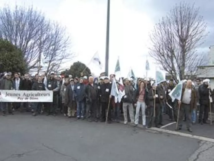 Des manifestants attentifs aux avancées annoncées par l'administration